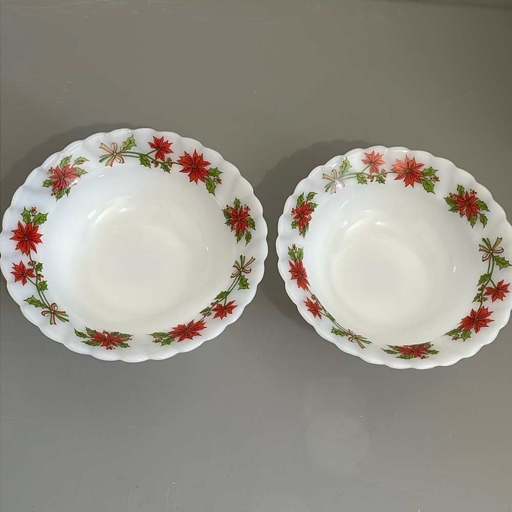 Indopal Poinsettia Milk Glass Cereal Soup Bowls Vintage Dinnerware